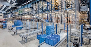 Organisation de l’entrepôt logistique d’Automotive Factory Parts Organisation de l’entrepôt logistique d’Automotive Factory Parts