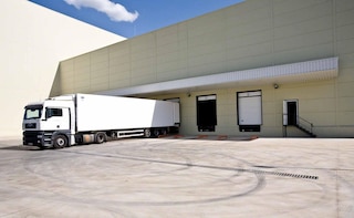 Les opérations de chargement et de déchargement sont essentielles au cross-docking