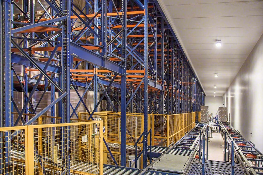L’entrepôt automatisé de Bem Brasil avec le système de Pallet Shuttle desservi par des transstockeurs