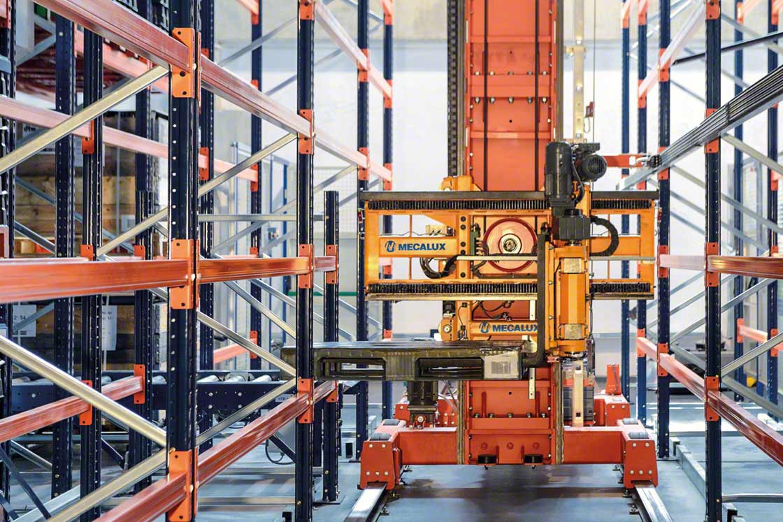 Le transstockeur tridirectionnel automatique est adapté à tout entrepôt équipé de chariots tridirectionnels manœuvrés par des opérateurs