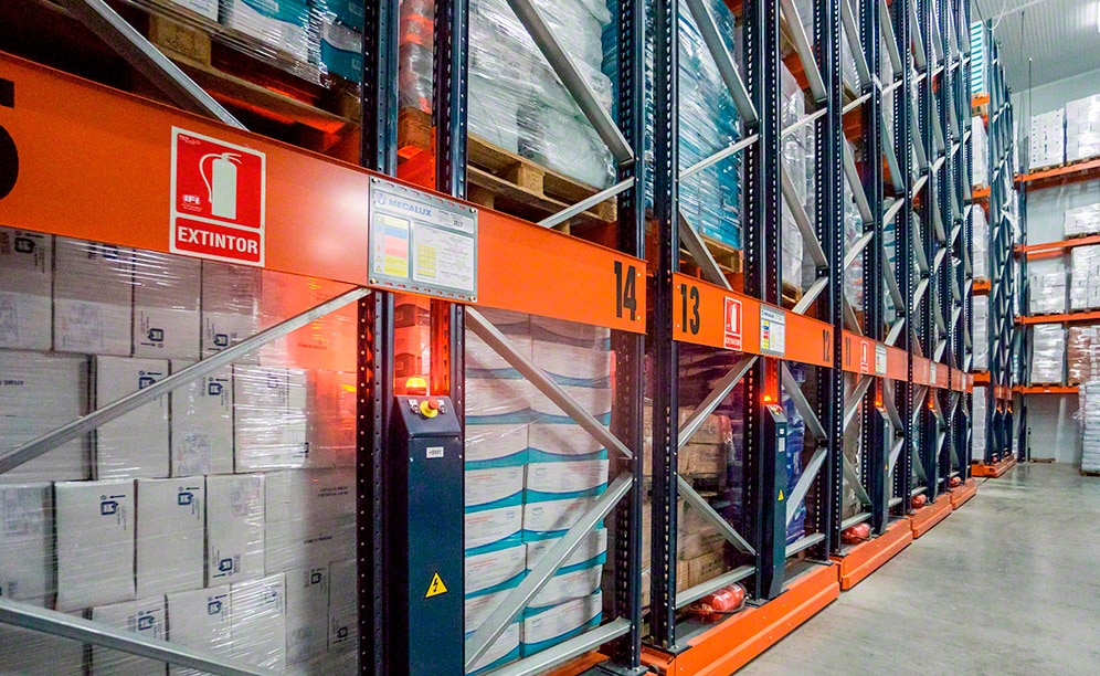 Les trois chambres frigorifiques de Frío Valencia offrent une capacité de stockage supérieure à 7 700 palettes Les trois chambres frigorifiques de Frío Valencia offrent une capacité de stockage supérieure à 7 700 palettes
