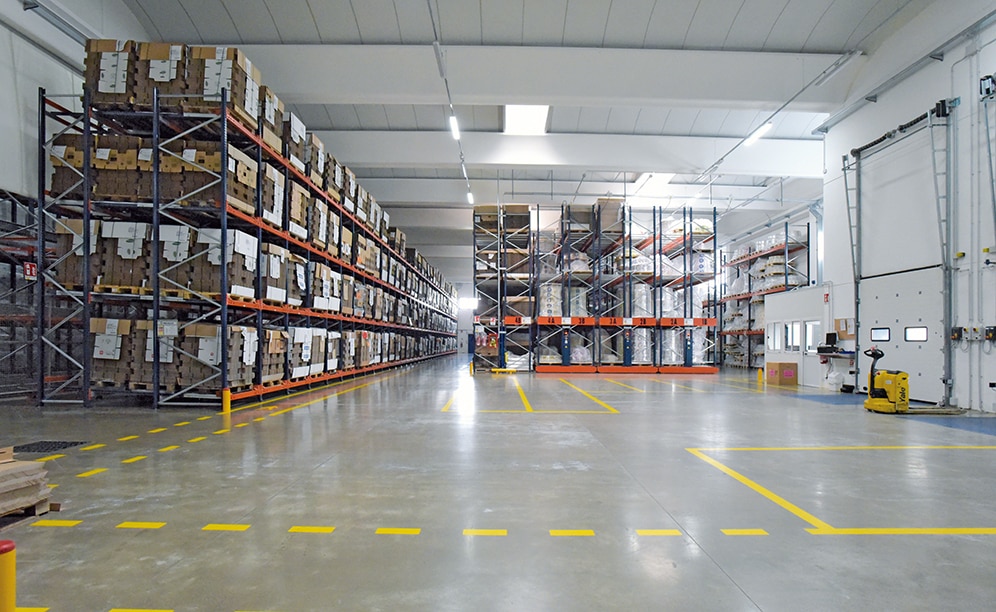 La combinaison de cinq systèmes de stockage augmente la productivité d'un fabriquant de boissons La combinaison de cinq systèmes de stockage augmente la productivité d'un fabriquant de boissons