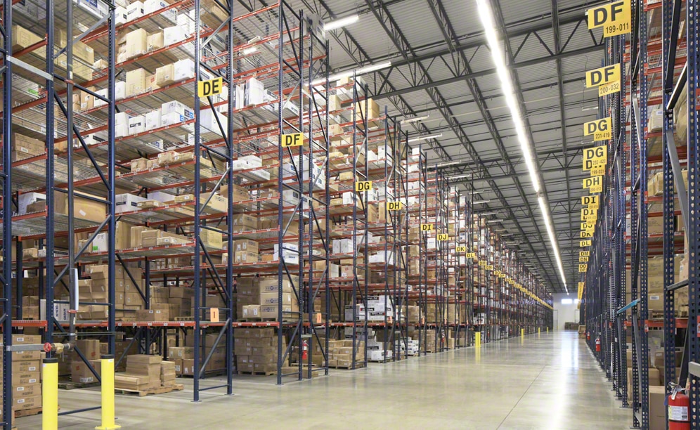 SanMar souhaitait un entrepôt qui lui permette d’augmenter sa capacité de stockage et de dynamiser le processus de préparation des commandes