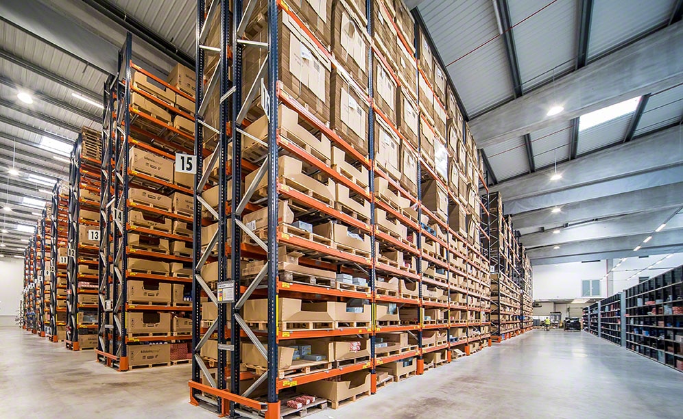 L'entrepôt de Bilstein de pièces de rechange automobiles au Portugal L'entrepôt de Bilstein de pièces de rechange automobiles au Portugal