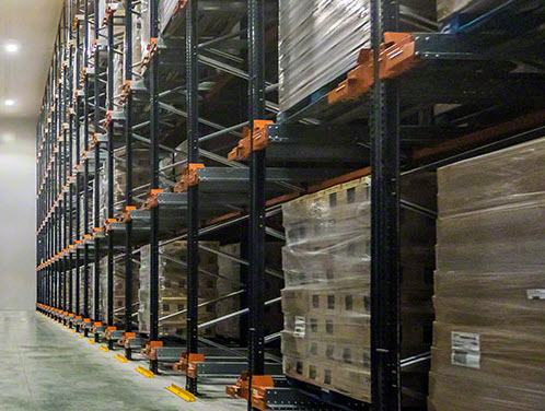 Système Pallet Shuttle dans l'entrepôt de Litera Meat