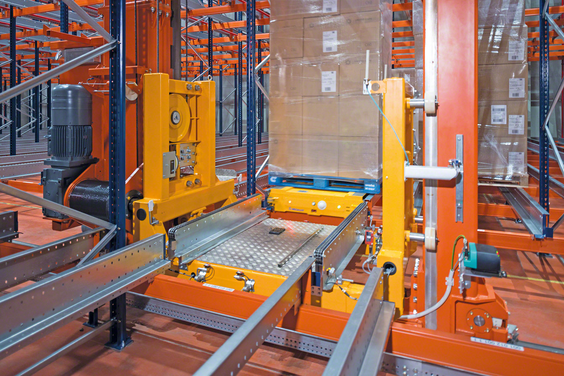 Le WMS de Mecalux, Easy WMS, gère les tâches du Pallet Shuttle automatique